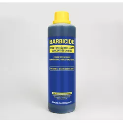 Barbicide Concentré pour la désinfection des accessoires de manucure.